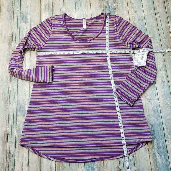 LulaRoe Lynnae Top! - Picture 5 of 8